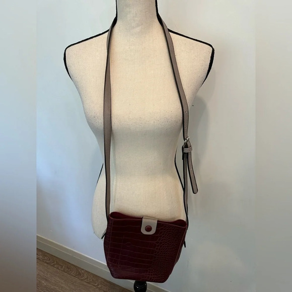 Burgundy Crossbody  purse - Picture 4 of 9
